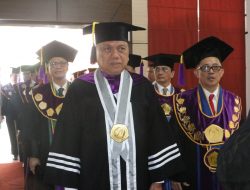 Gubernur Olly Dondokambey Ingatkan Wisudawan UNSRAT Jangan Sombong dan Merasa Pintar