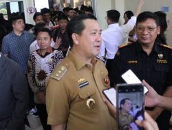 Mahasiswa FEB Unsrat Antusias Berdiskusi dengan Wagub Steven Kandouw