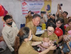 Bupati FDW Laksanakan Pekan Imunisasi Nasional (PIN) Polio Dihari Anak Nasional